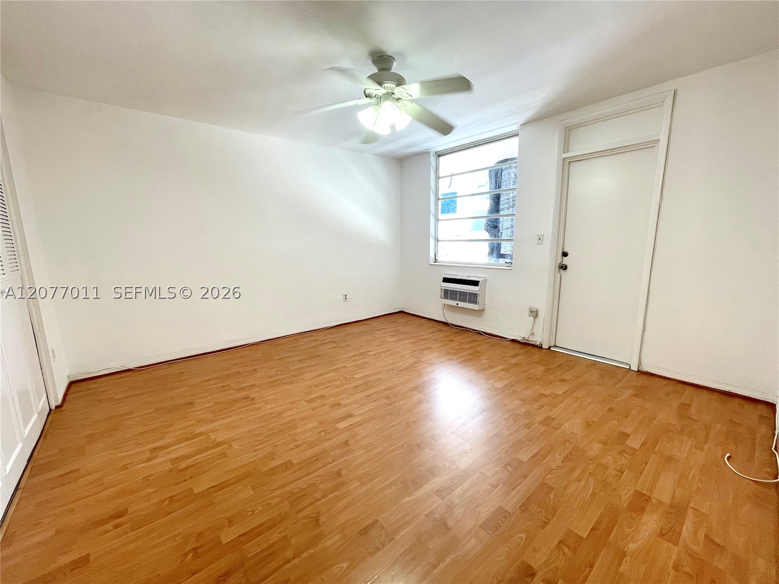 441 Collins Ave 30 Property Photo 8