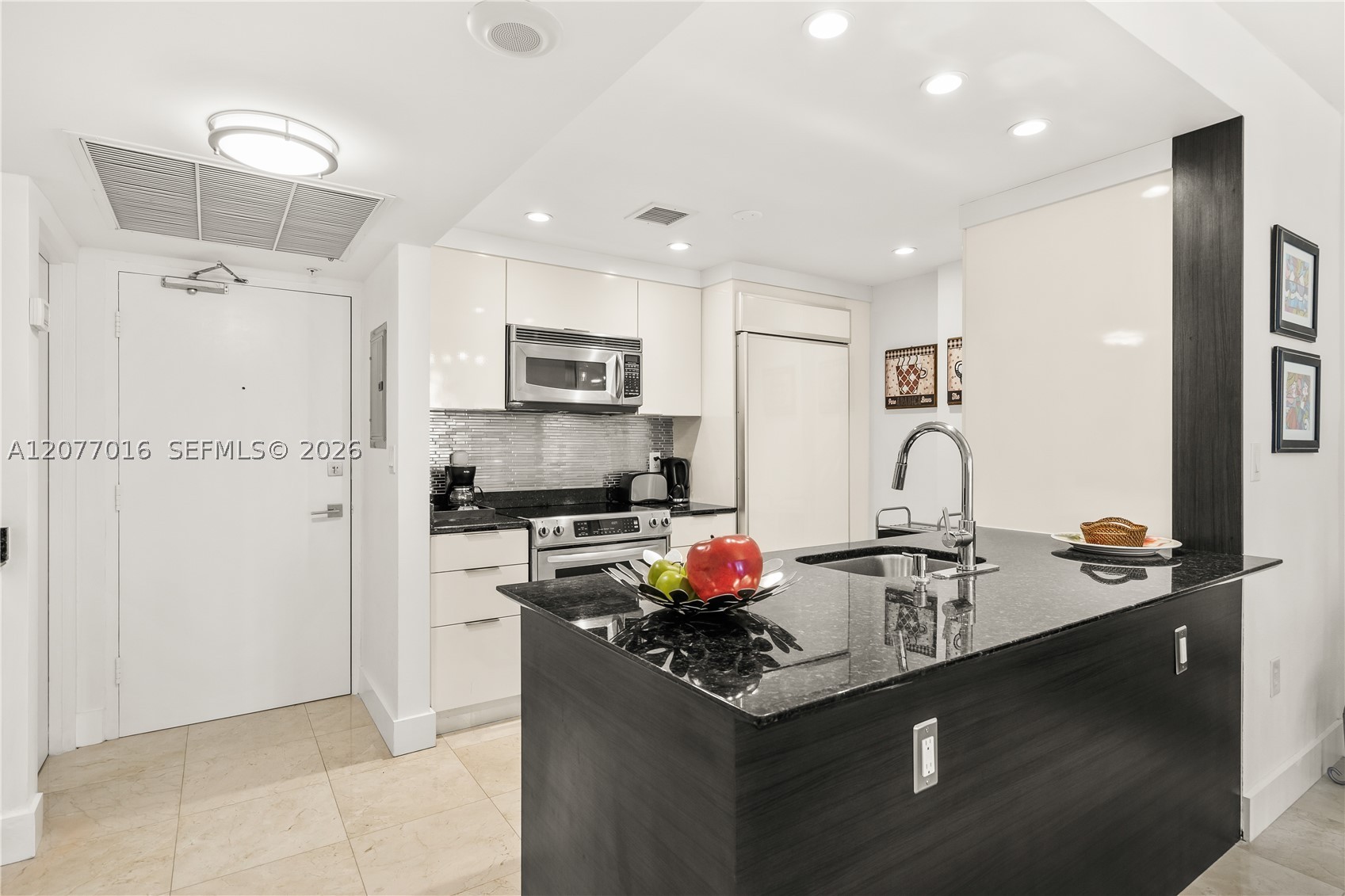 10275 Collins Ave 611 Property Photo 4