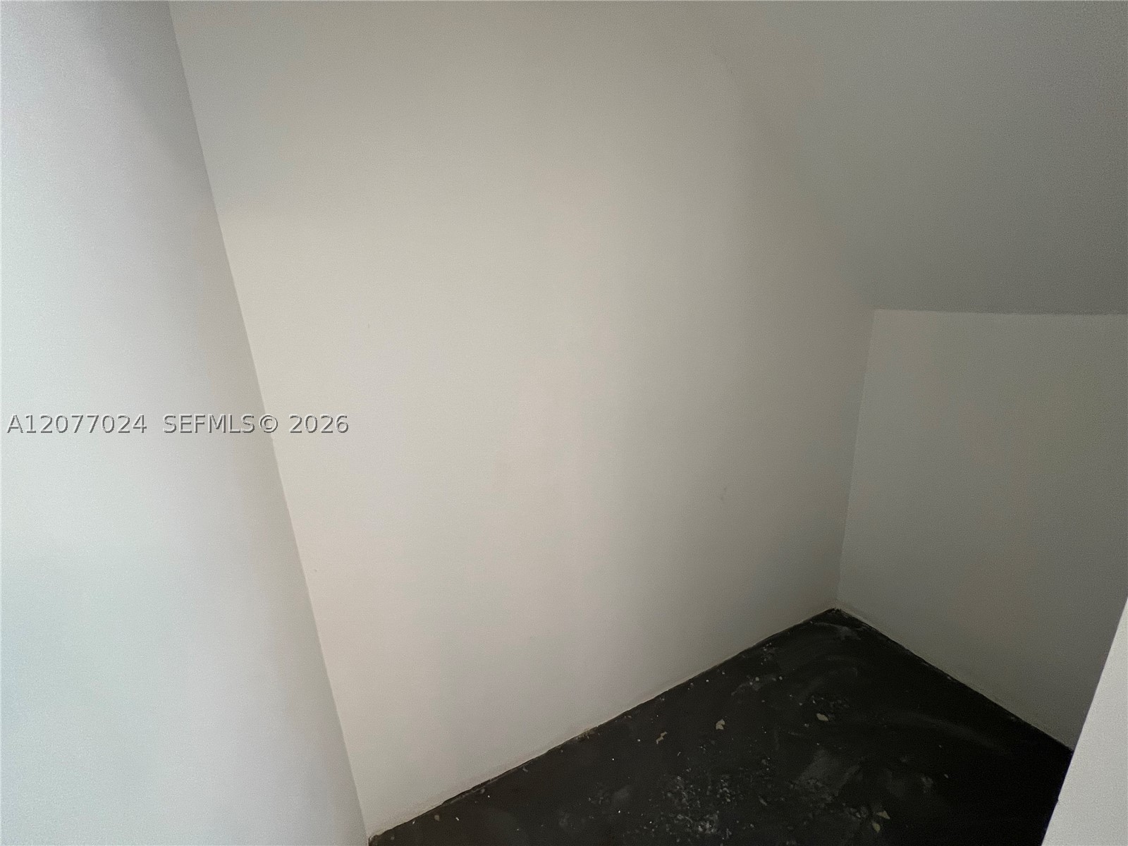 145 Ne 82nd Ter 7 Property Photo 4