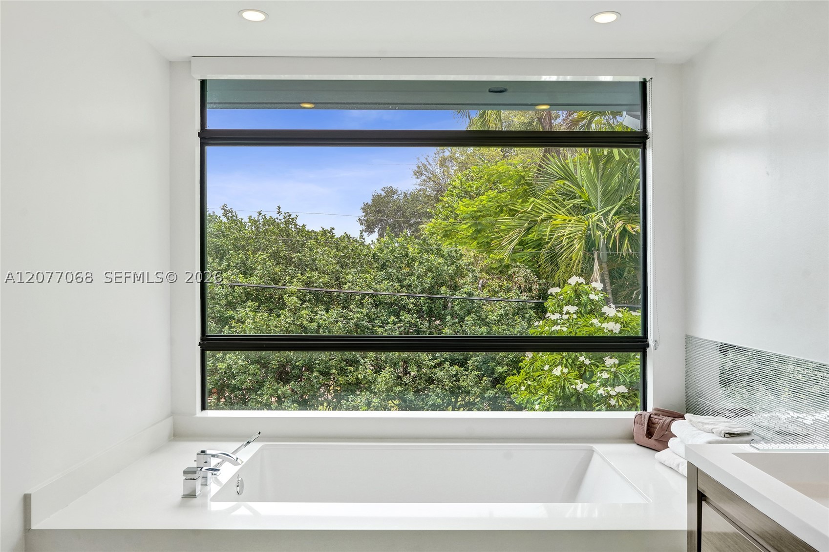 129 N Victoria Park Rd Property Photo 46