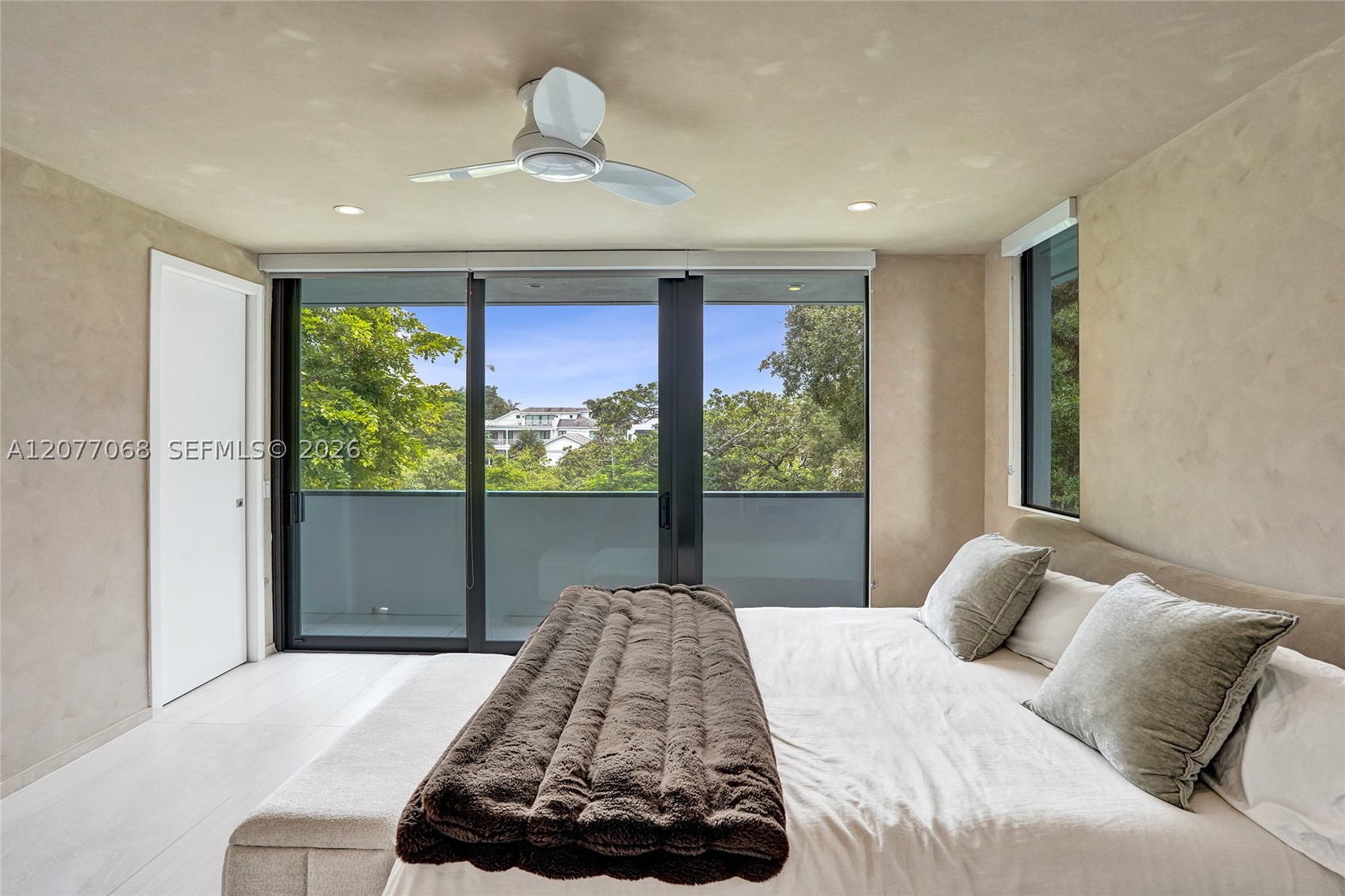 129 N Victoria Park Rd Property Photo 51