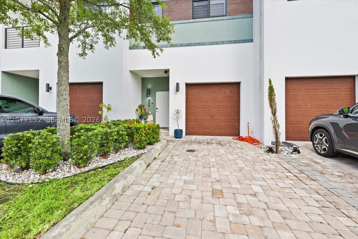 808 Nw 44th Ter Property Photo 4