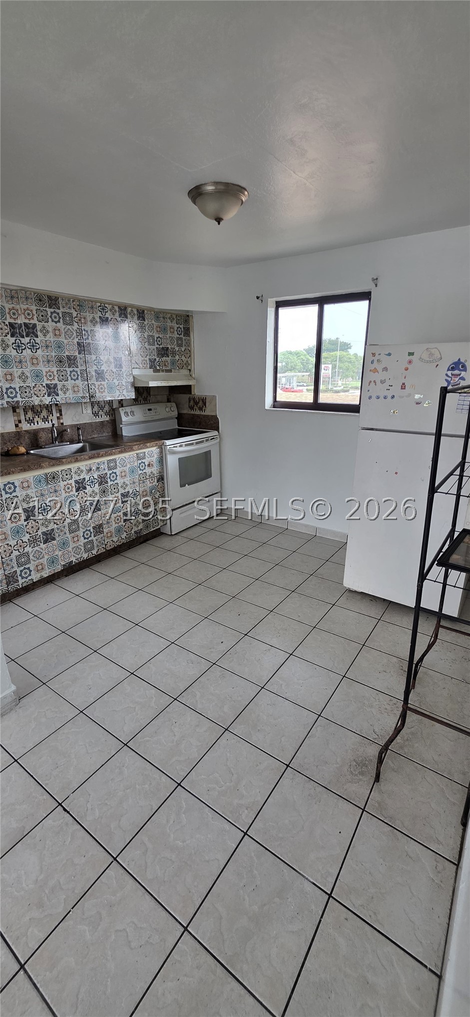 664 W 29th St 6 Property Photo 12