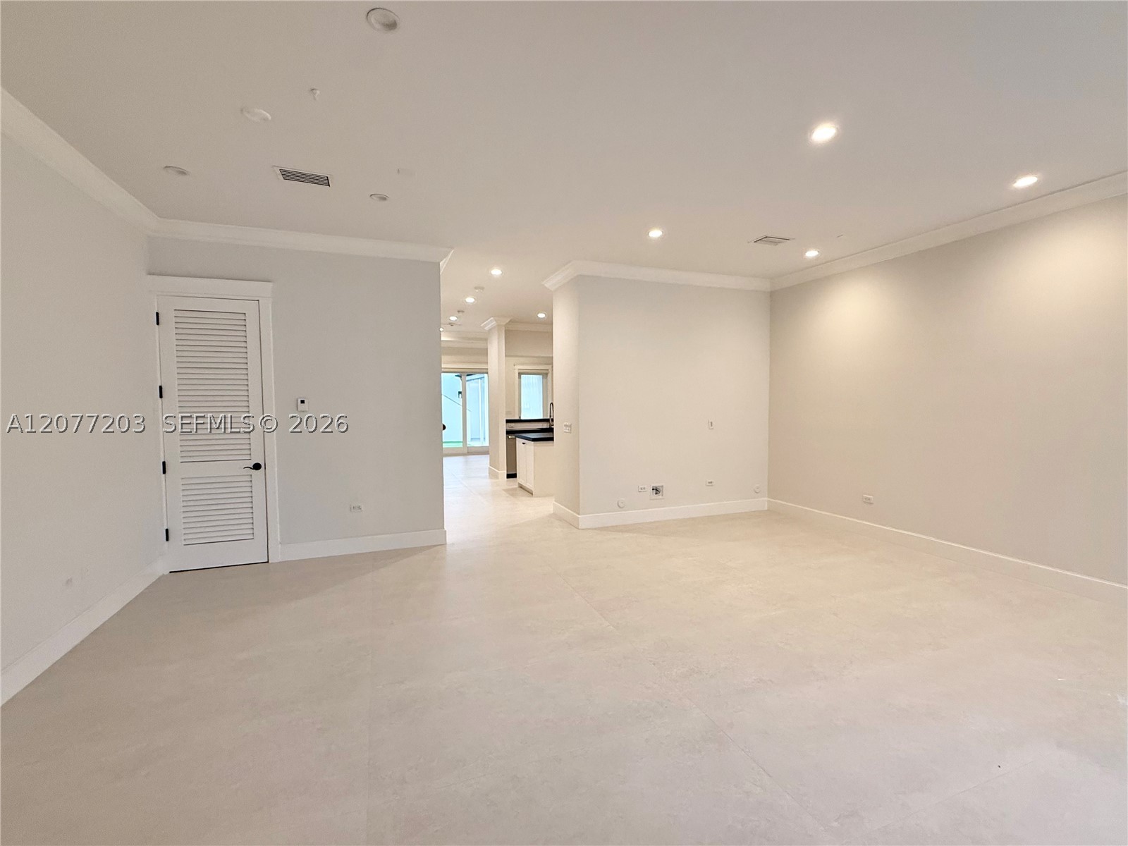 530 Valencia Ave 3 Property Photo 6