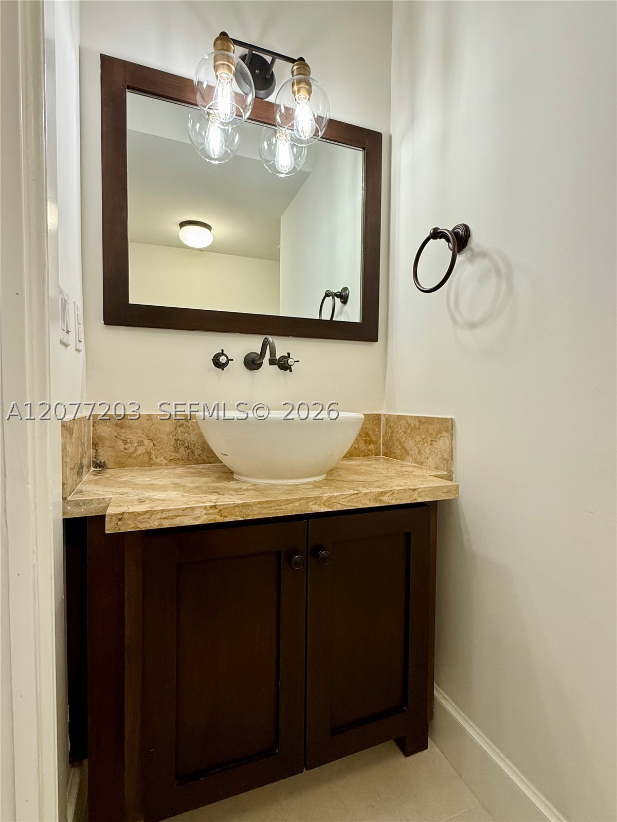 530 Valencia Ave 3 Property Photo 17