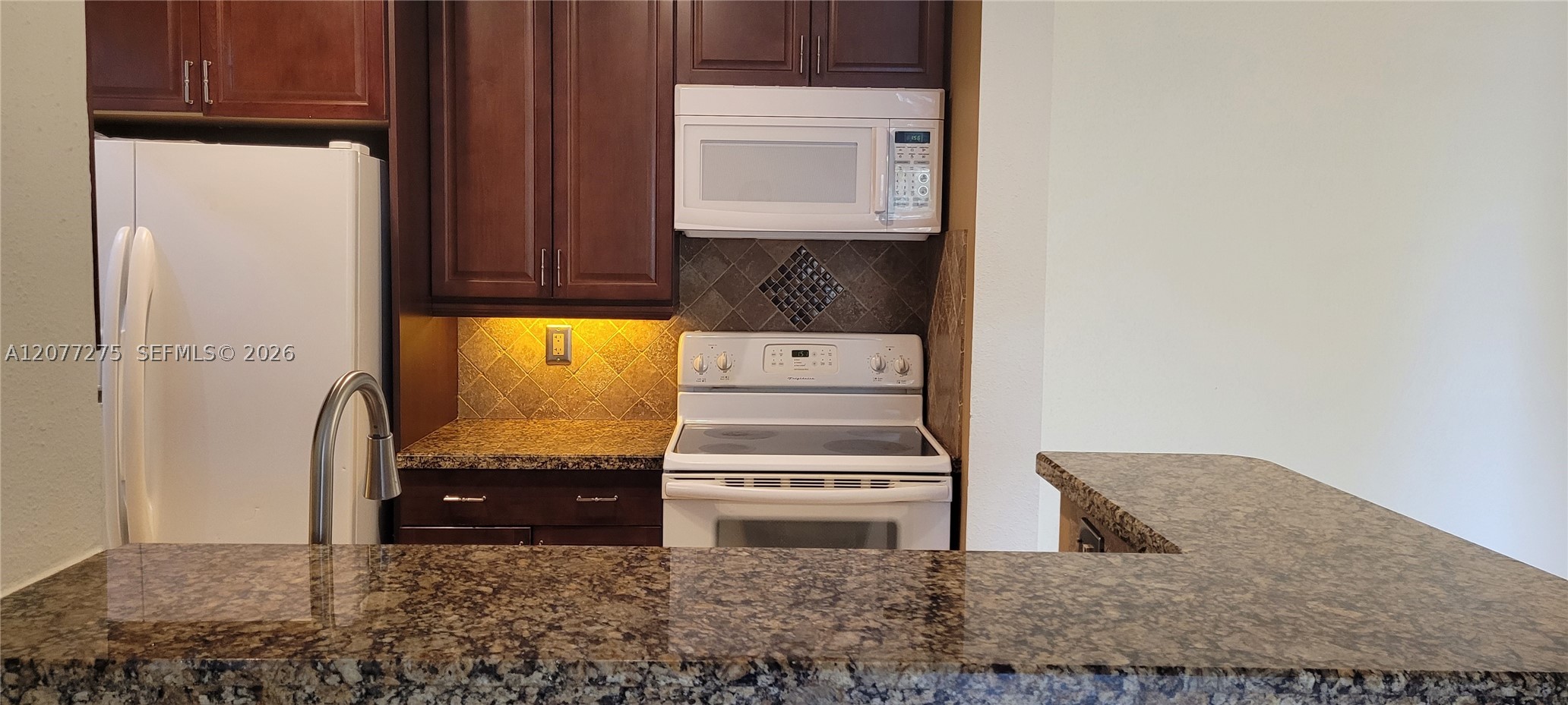 733 Riverside Dr 1220 Property Photo 3