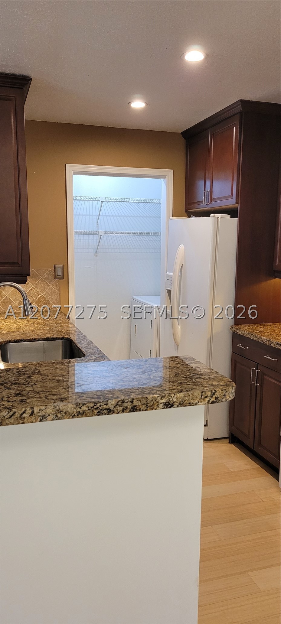 733 Riverside Dr 1220 Property Photo 5
