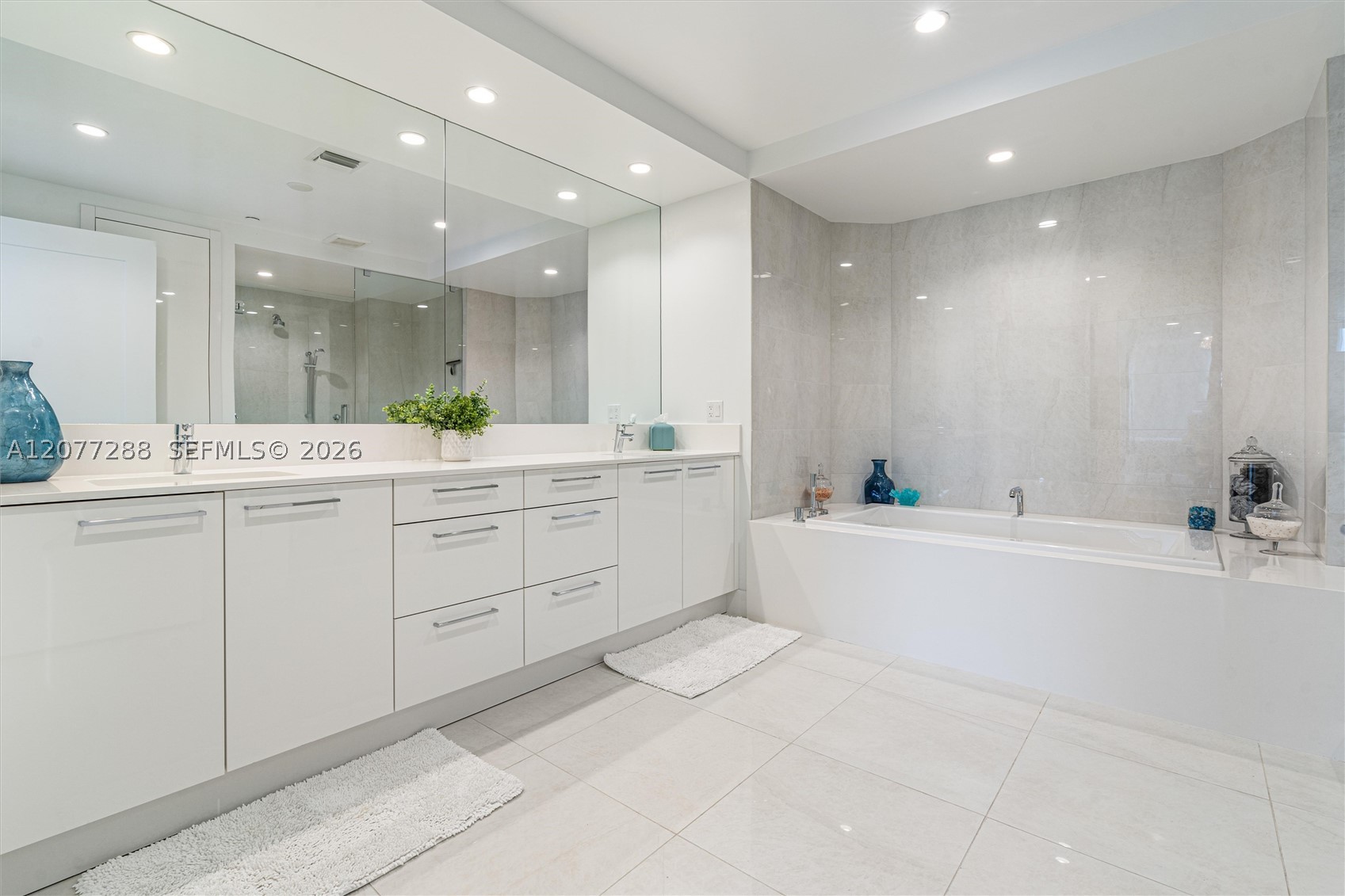 100 E Las Olas Blvd 4203 Property Photo 16