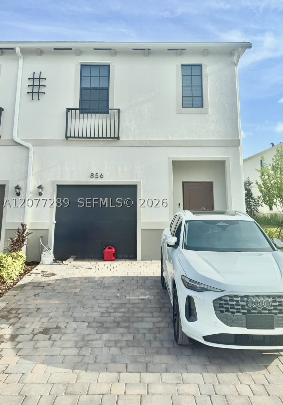 856 SW 11th Way Property Photo 1