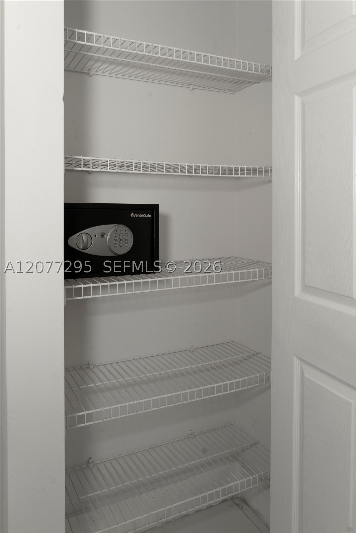 17050 N Bay Rd 406 Property Photo 31