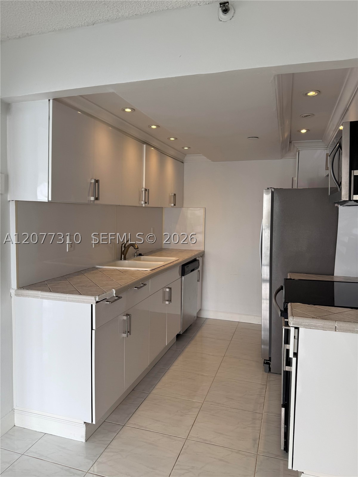 17500 N Bay Rd S907 Property Photo 5