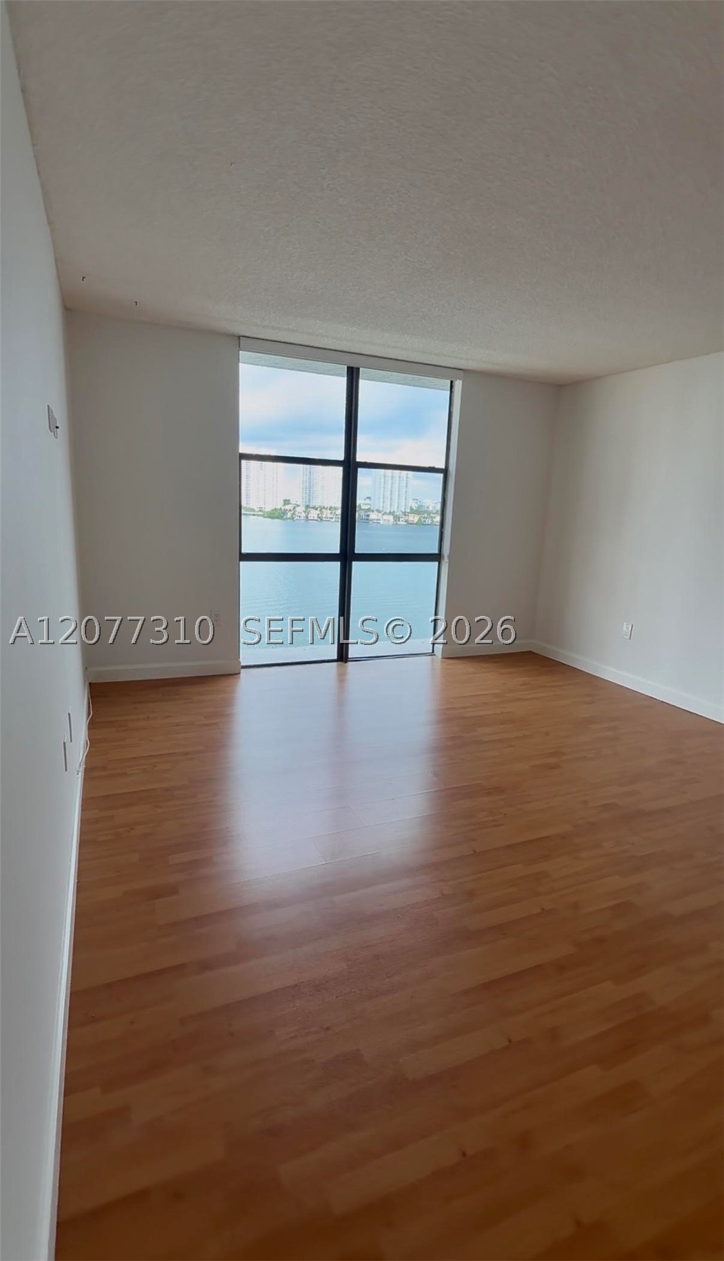 17500 N Bay Rd S907 Property Photo 8