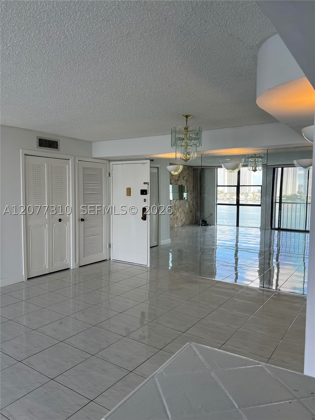 17500 N Bay Rd S907 Property Photo 11