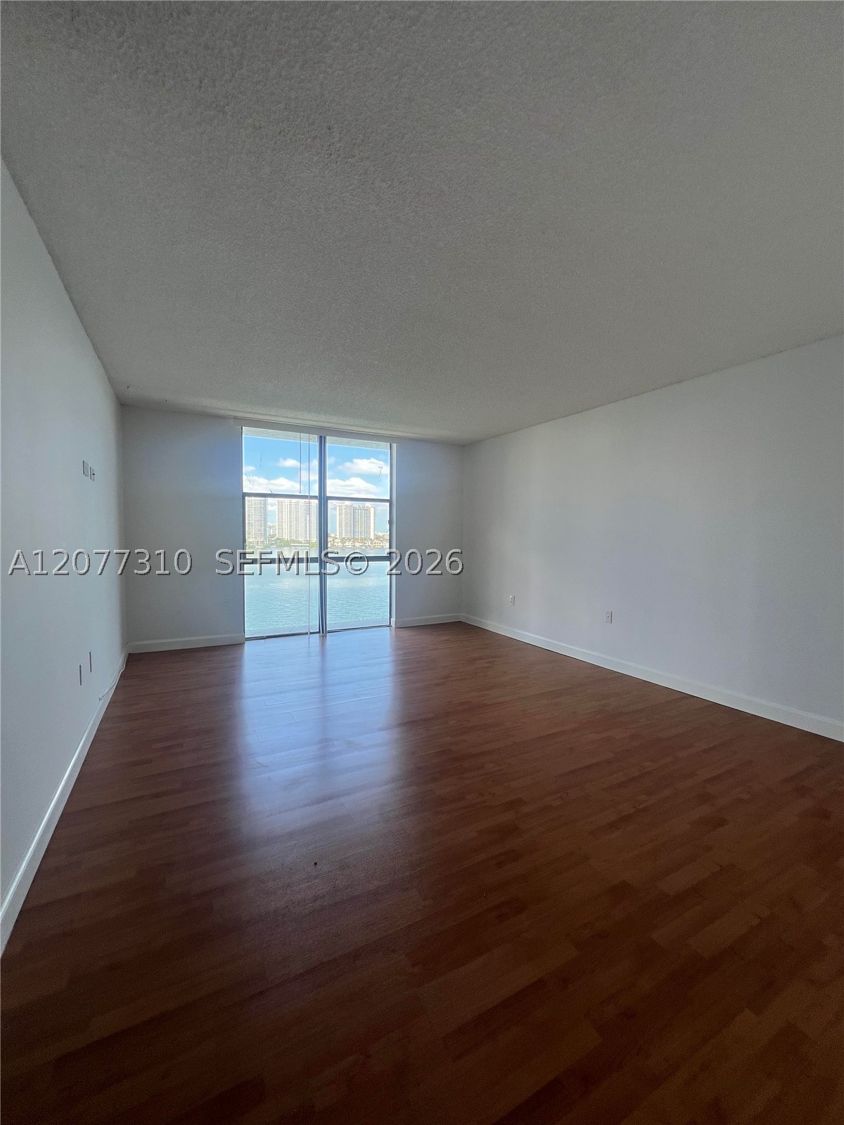 17500 N Bay Rd S907 Property Photo 15