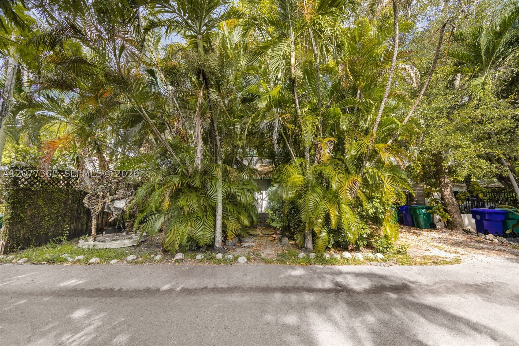 2952 Louise St Property Photo 4