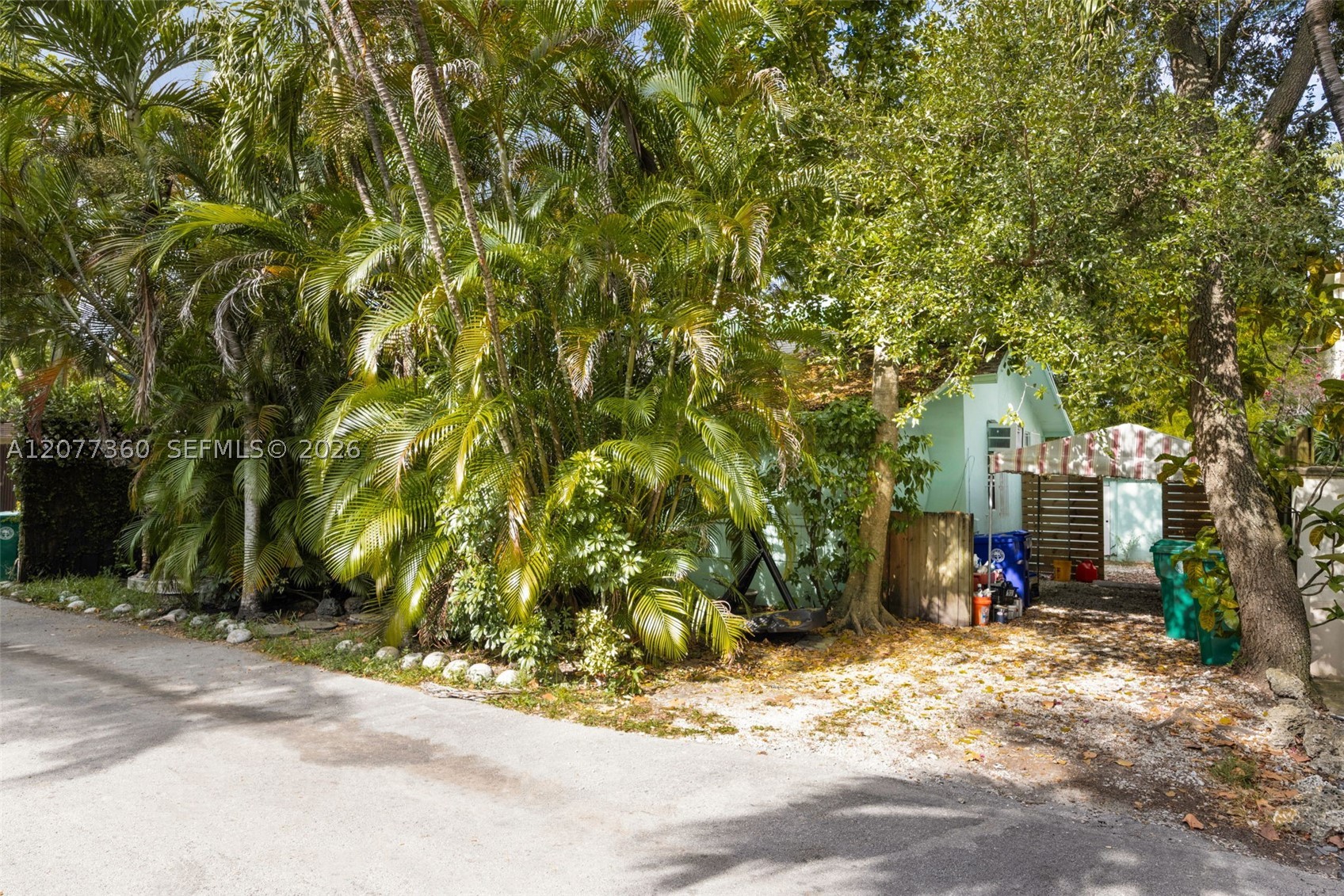 2952 Louise St Property Photo 6