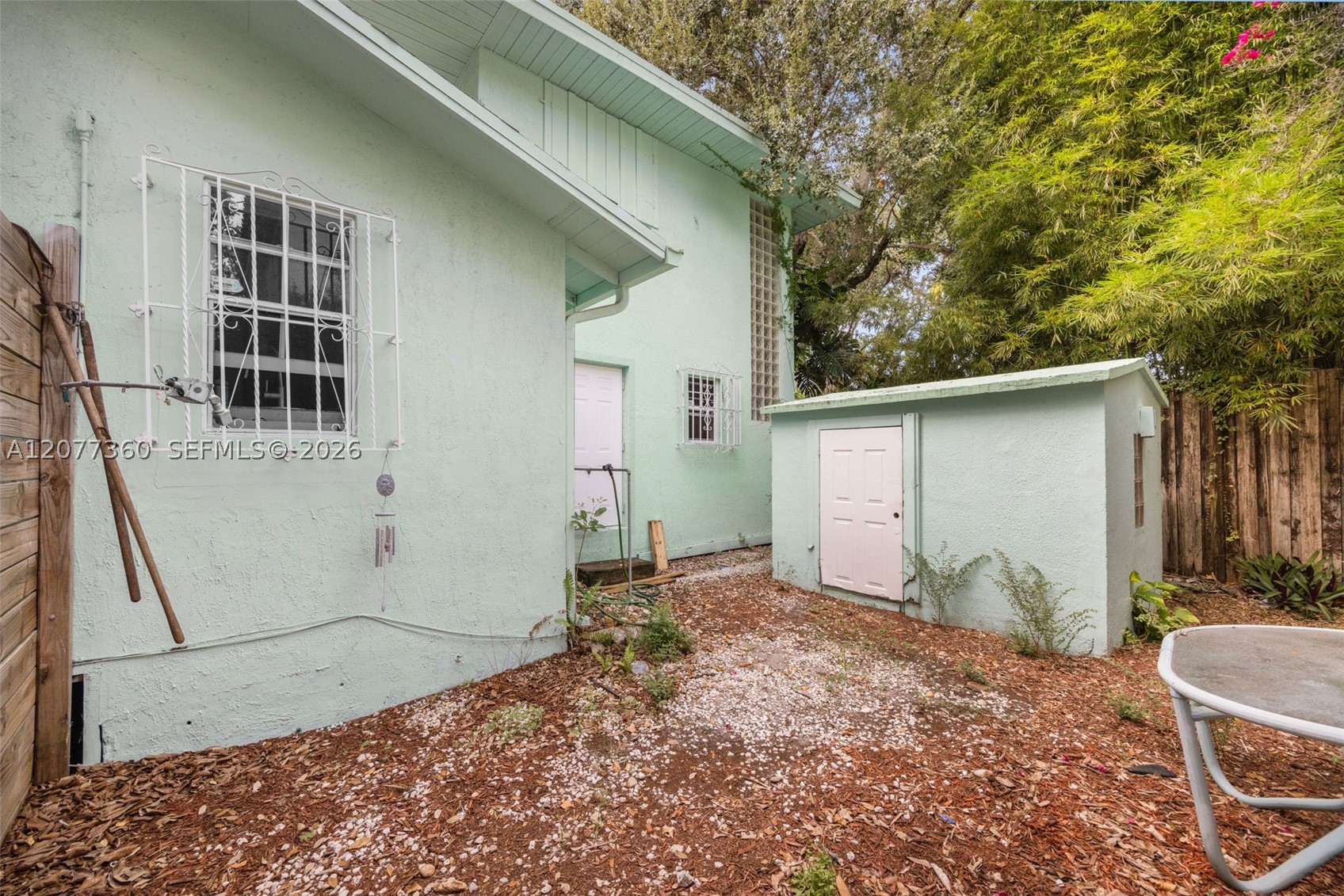 2952 Louise St Property Photo 8