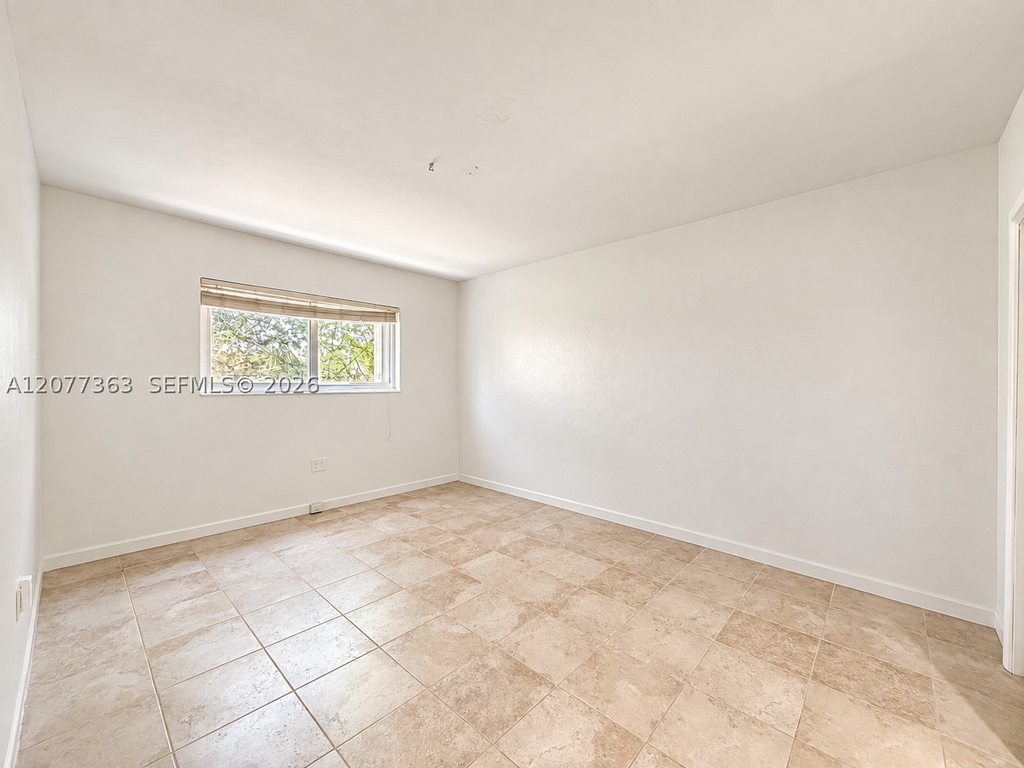 2430 Ne 135th St 103 Property Photo 12