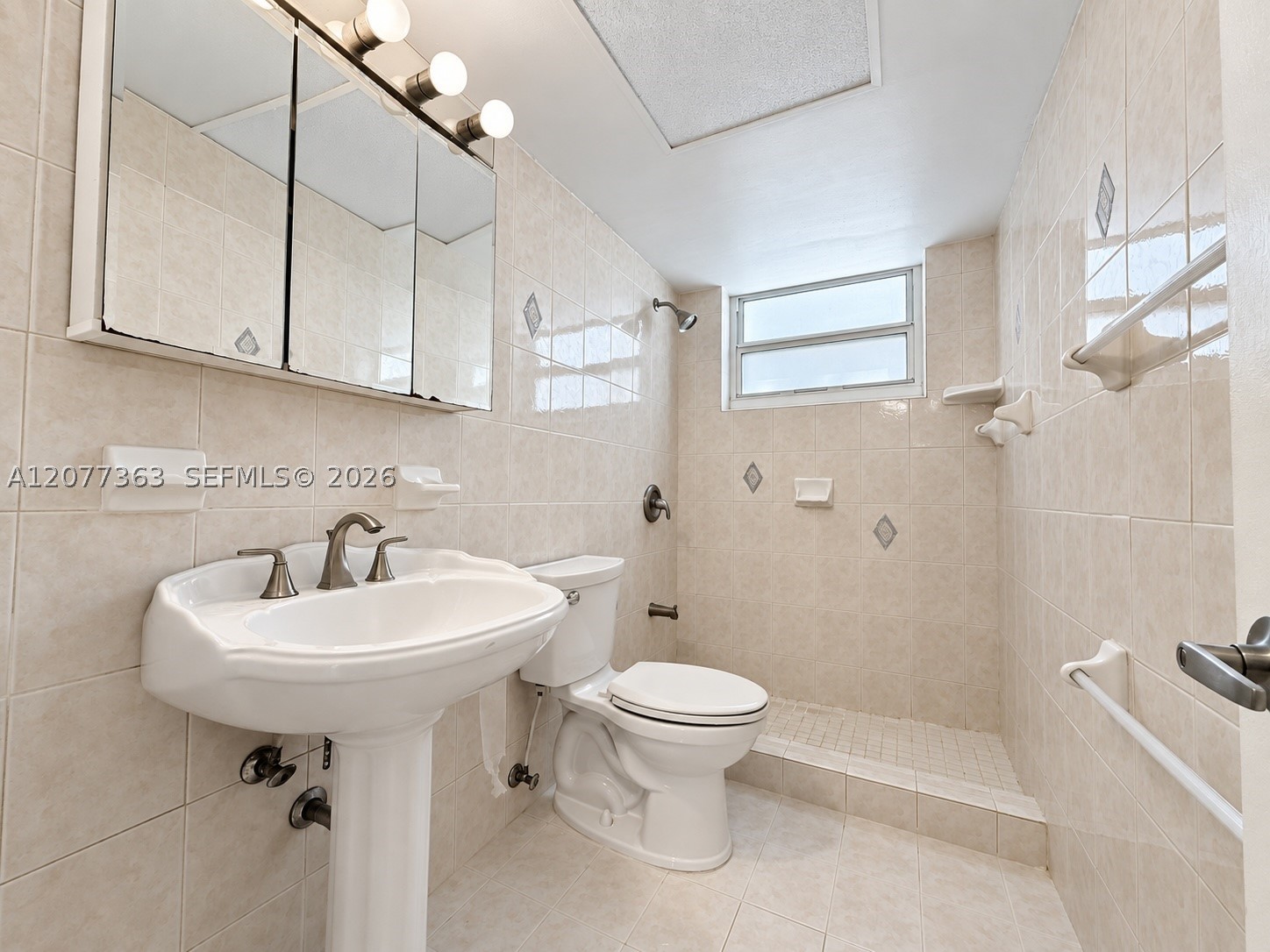 2430 Ne 135th St 103 Property Photo 14