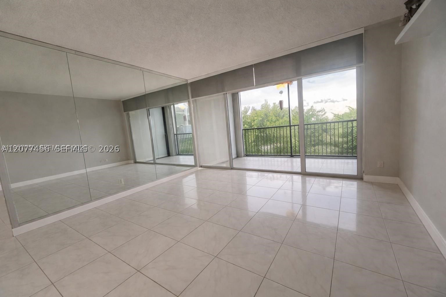 3910 Inverrary Blvd 603-b Property Photo 10