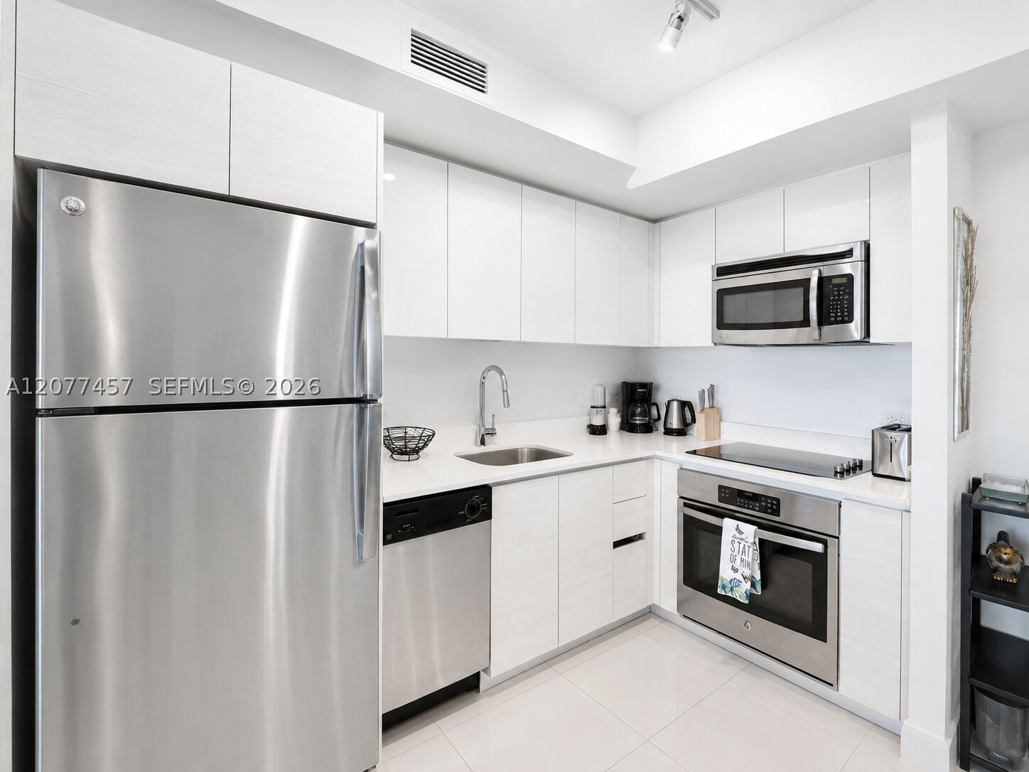 2600 E Hallandale Beach Blvd T3203 Property Photo 4