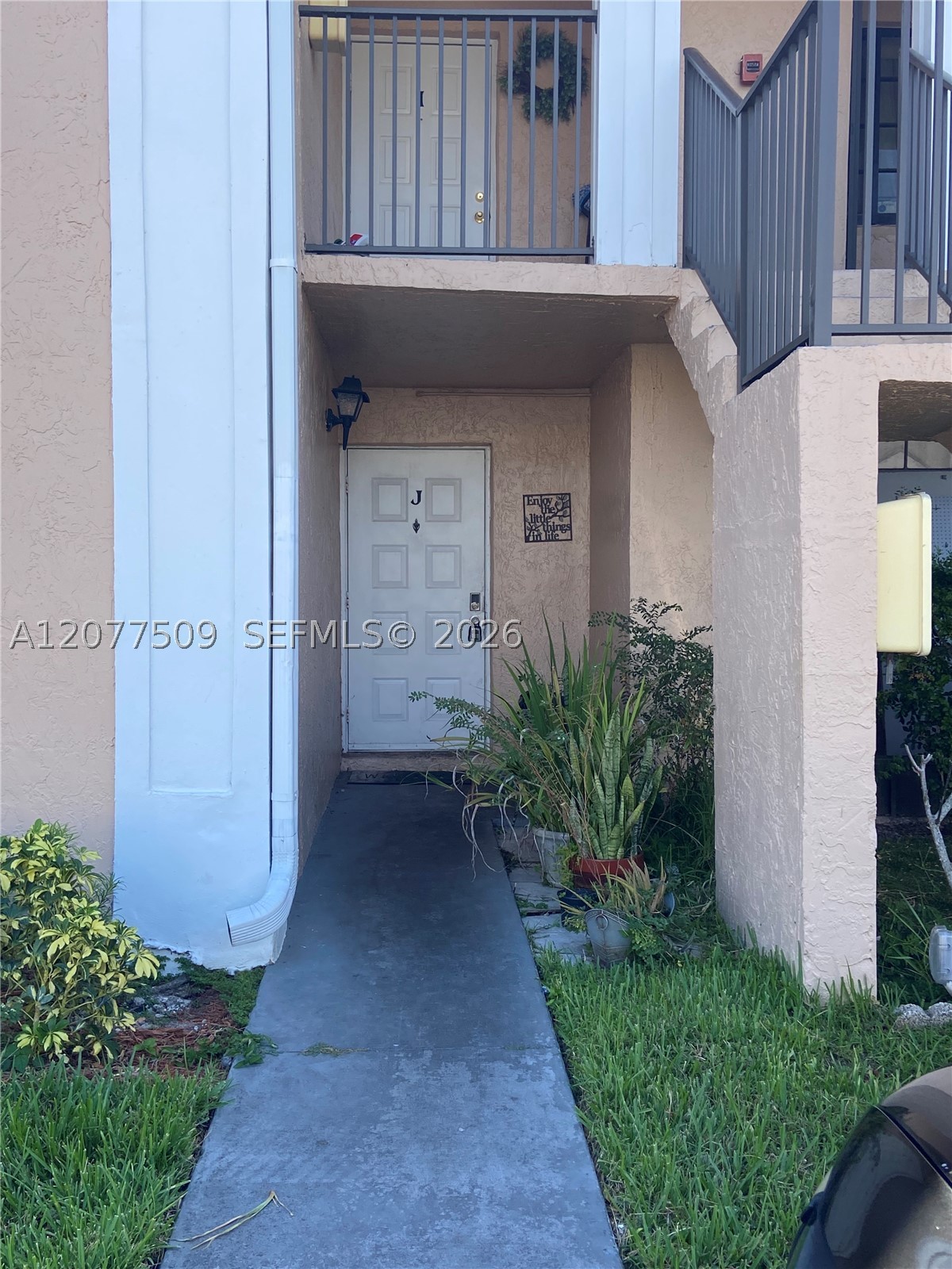 820 N Franklin Ave 820j Property Photo 4