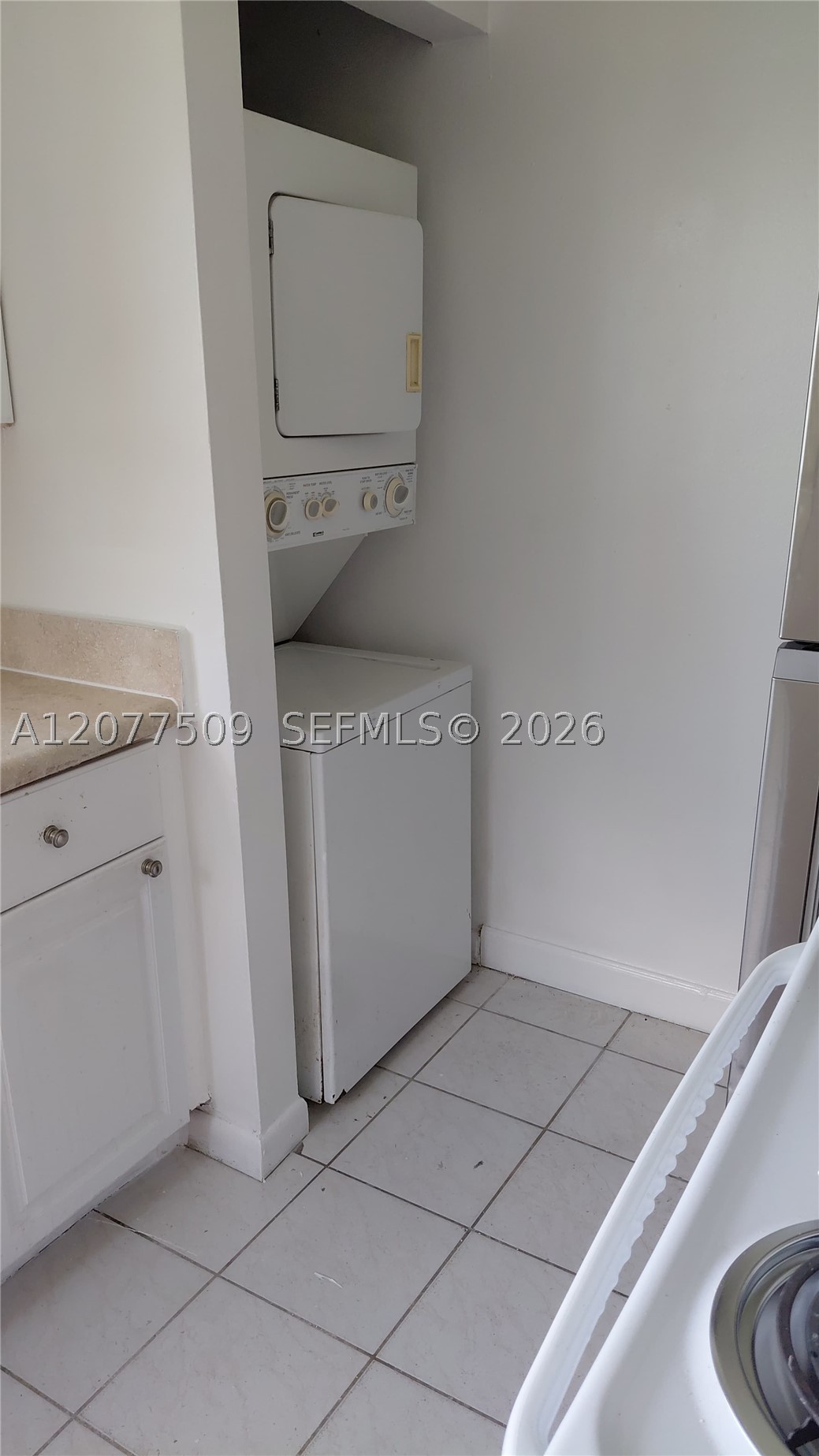820 N Franklin Ave 820j Property Photo 7