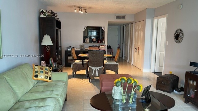 100 Lakeview Dr 103 Property Photo 3
