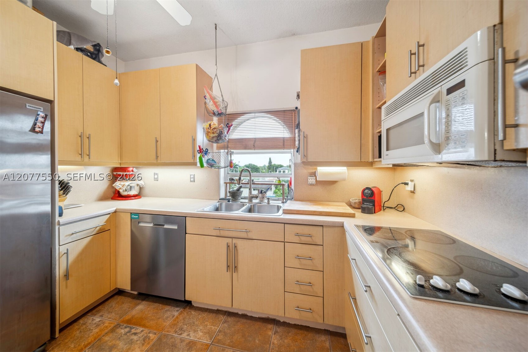 9008 Collins Ave 402 Property Photo 18