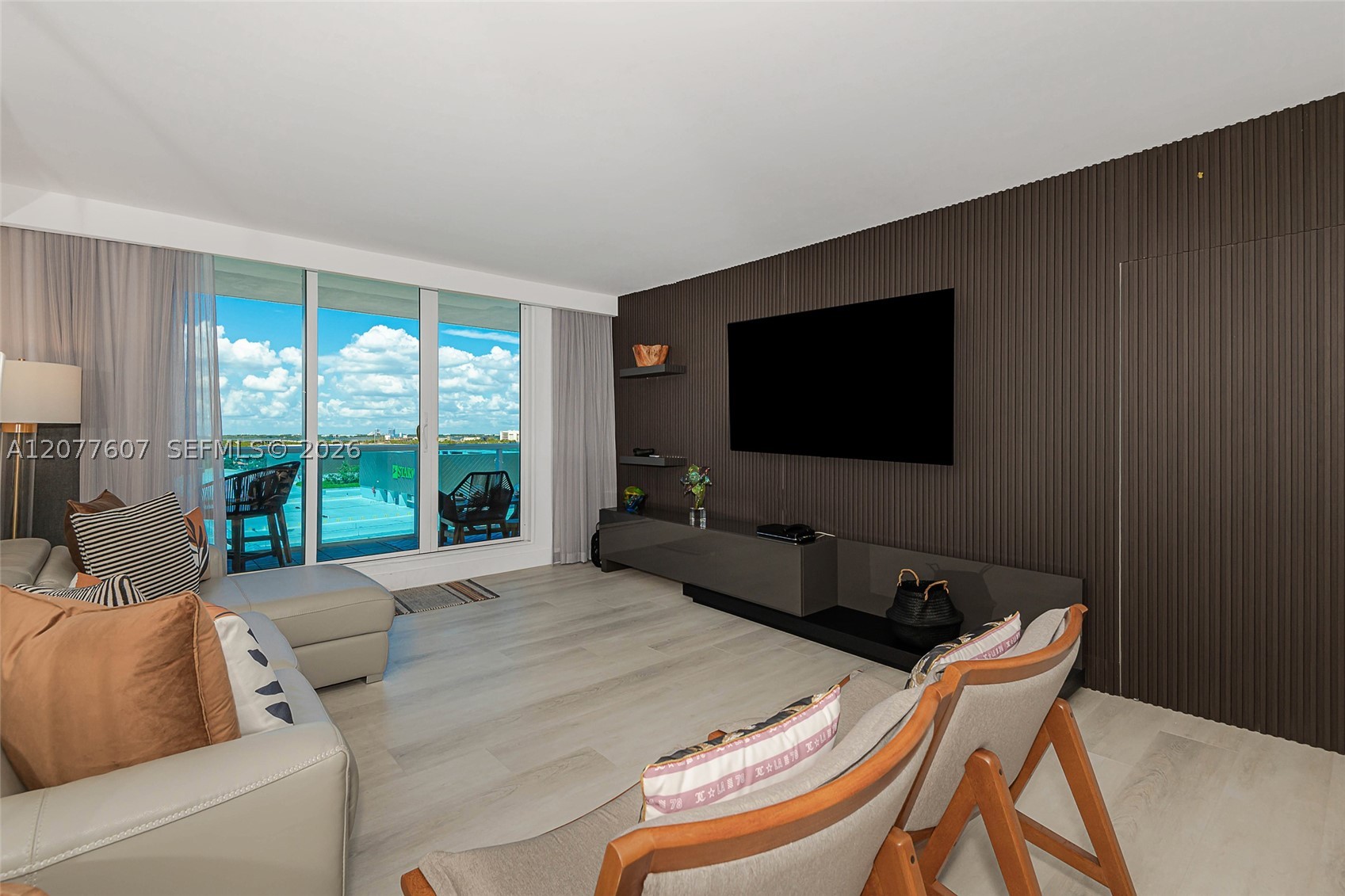 2301 Collins Ave 1134 Property Photo 3