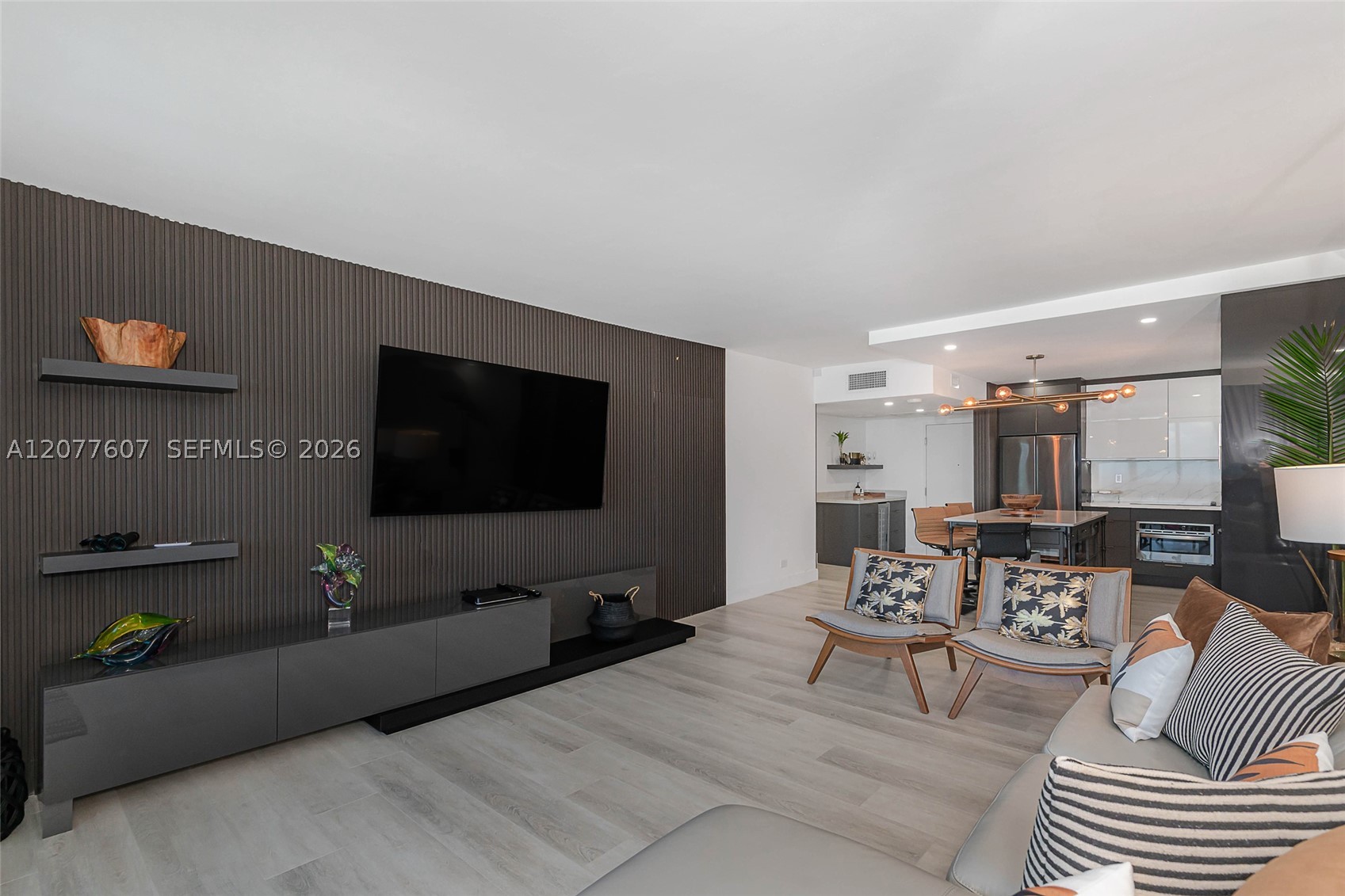 2301 Collins Ave 1134 Property Photo 7
