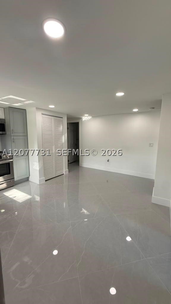 305 Ne 58th Ter 0 Property Photo 8