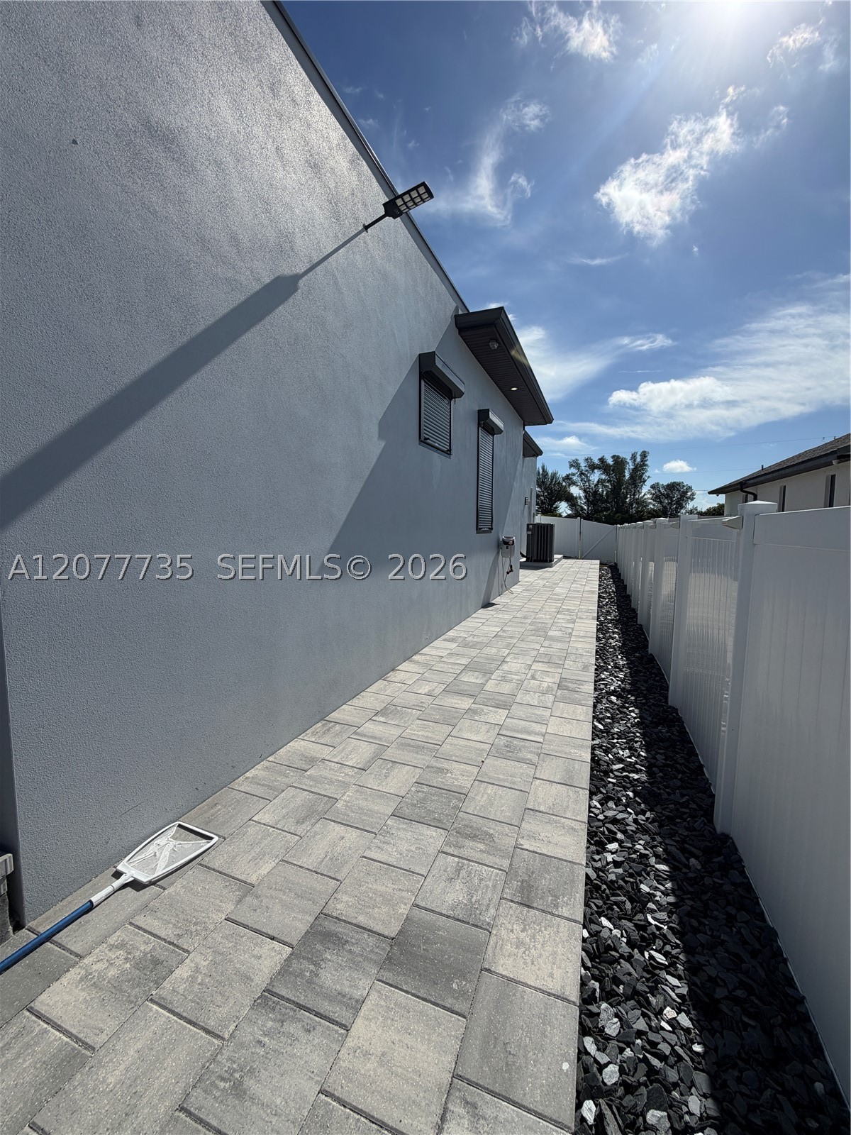 910 Nw 38th Ave Property Photo 16