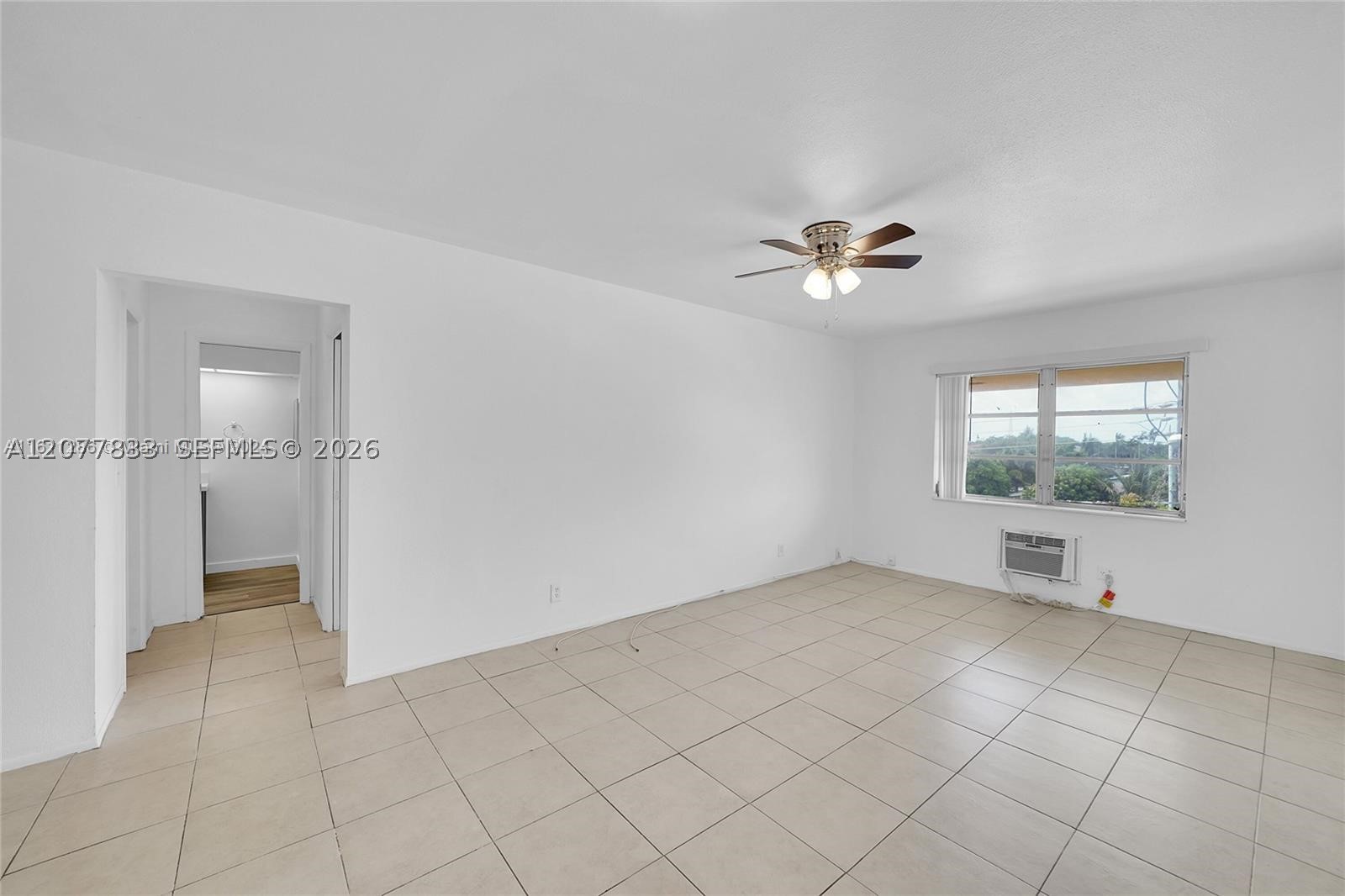 1050 E Sample Rd 309 Property Photo 8