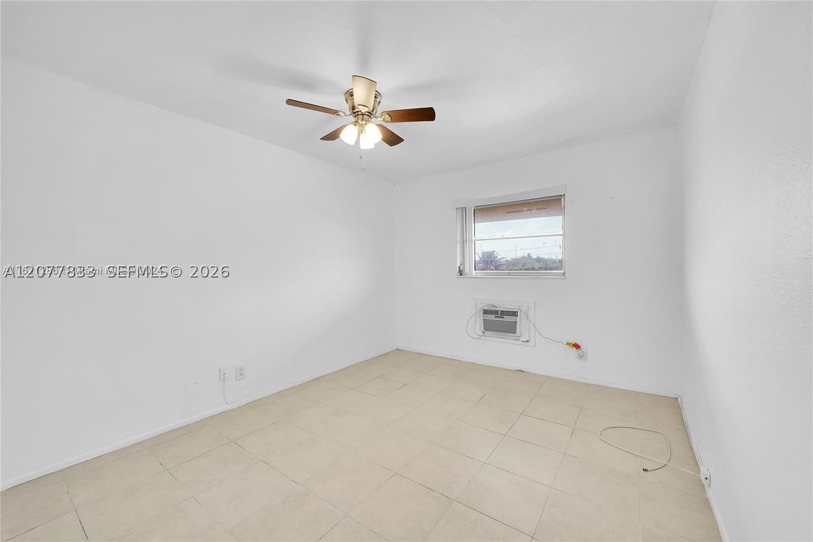 1050 E Sample Rd 309 Property Photo 13
