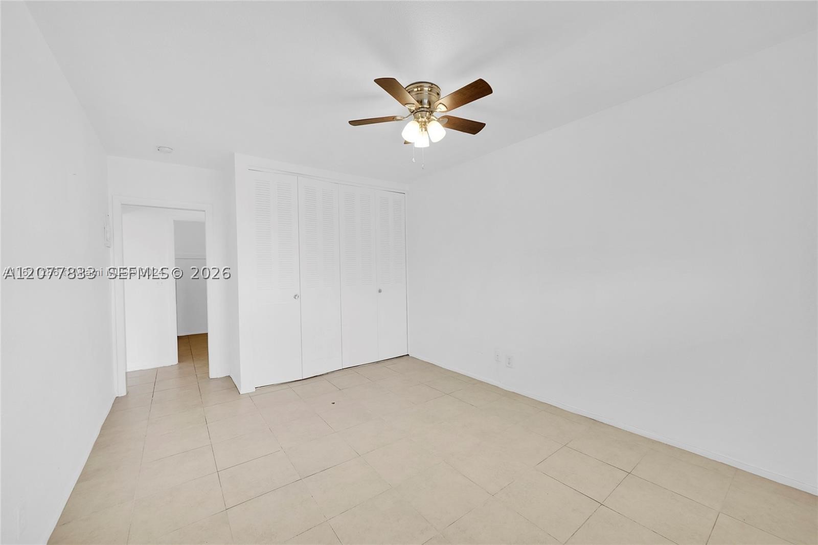 1050 E Sample Rd 309 Property Photo 14