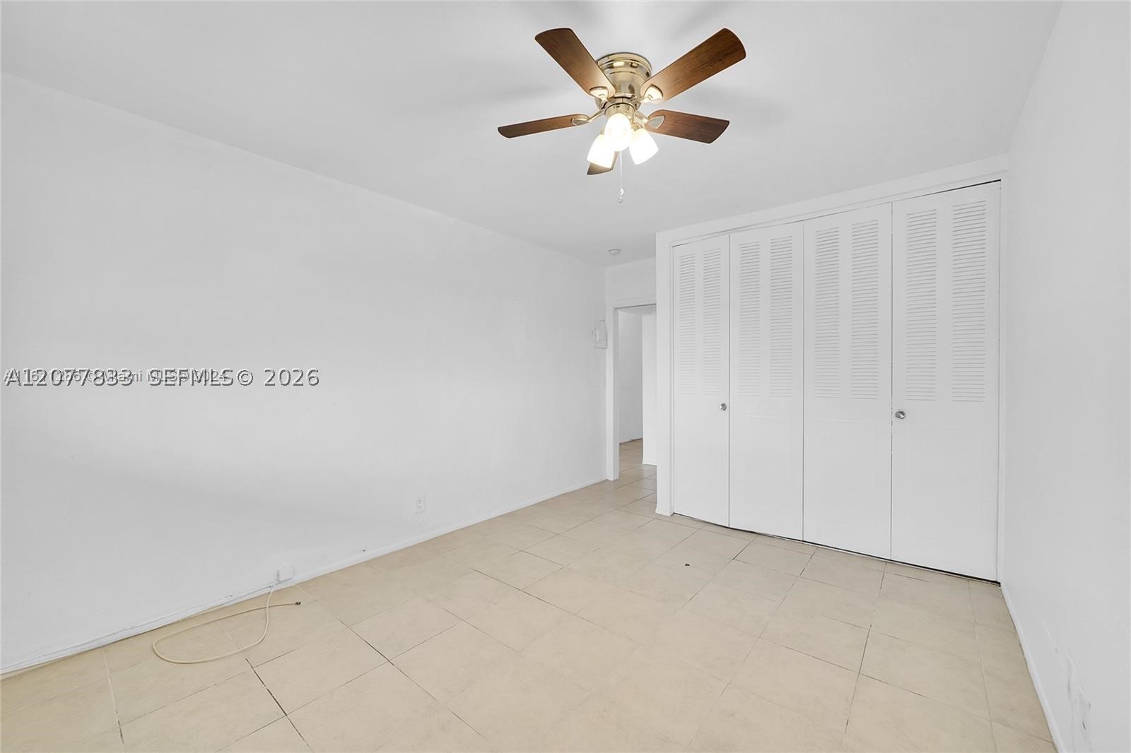 1050 E Sample Rd 309 Property Photo 15