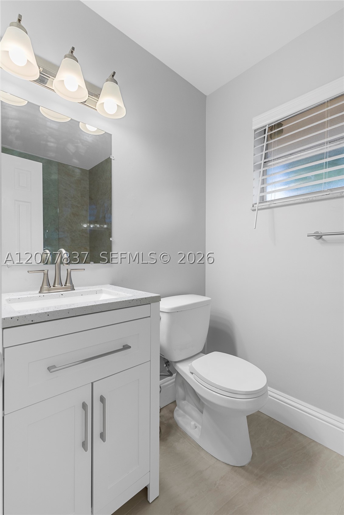 886 Ne 214th Ln 4 Property Photo 10