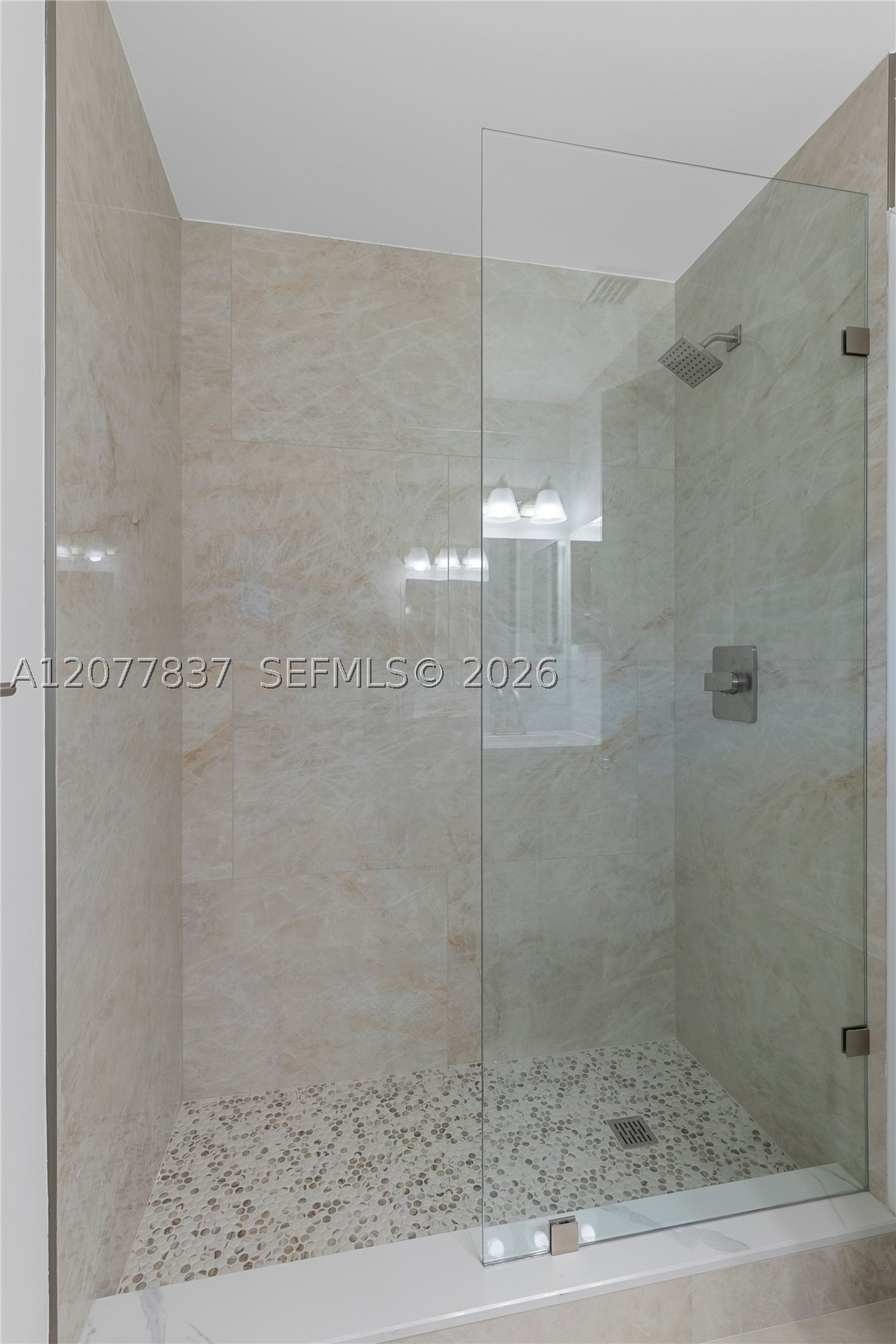 886 Ne 214th Ln 4 Property Photo 11