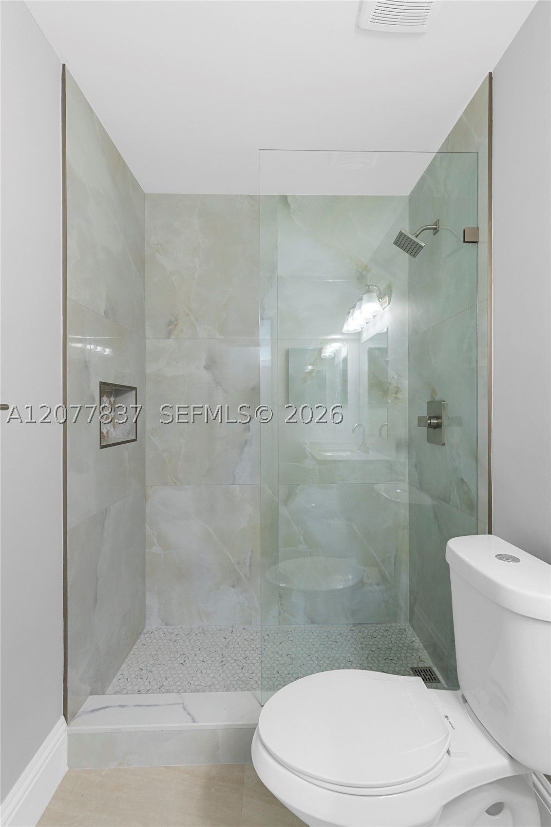 886 Ne 214th Ln 4 Property Photo 15