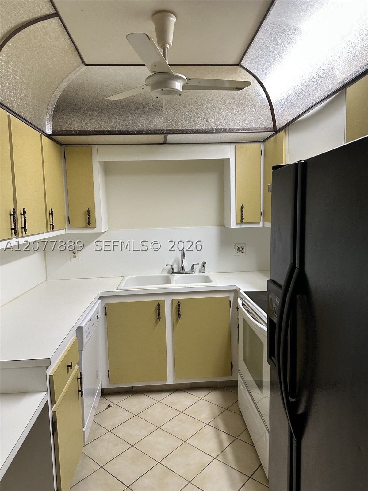 6061 N Falls Cir Dr 106 Property Photo 1