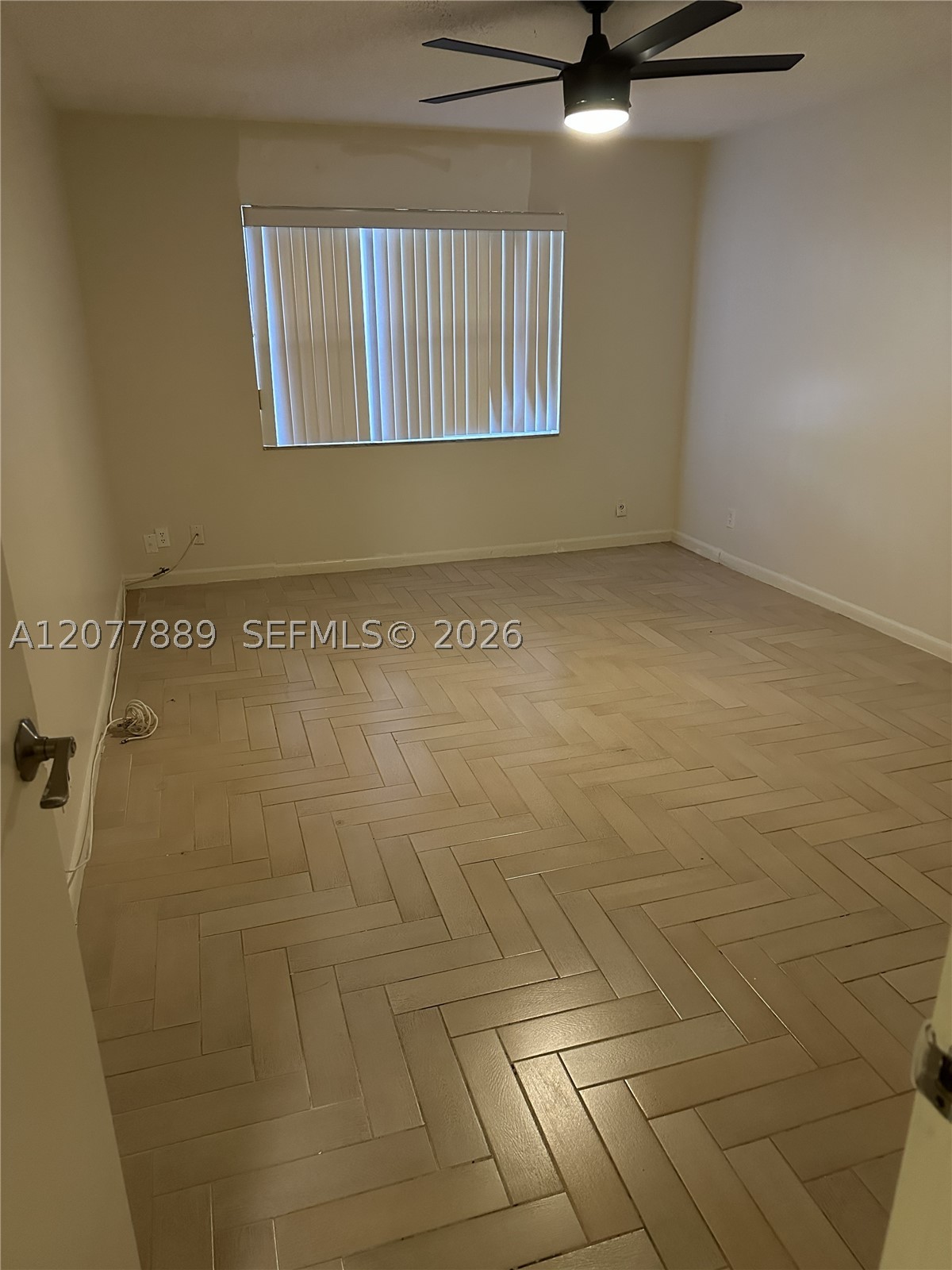 6061 N Falls Cir Dr 106 Property Photo 4