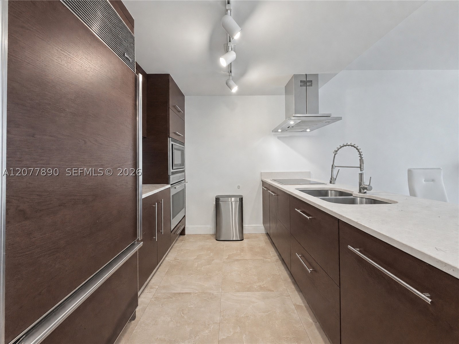495 Brickell Ave 2707 Property Photo 7