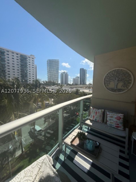 19390 Collins Ave 510 Property Photo 27