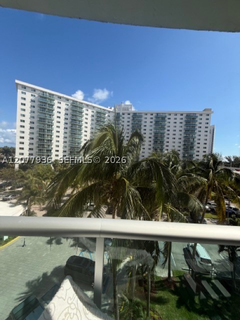 19390 Collins Ave 510 Property Photo 29