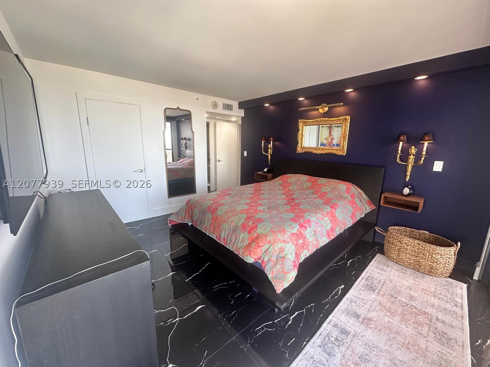2555 Collins Ave Ph114 Property Photo 8