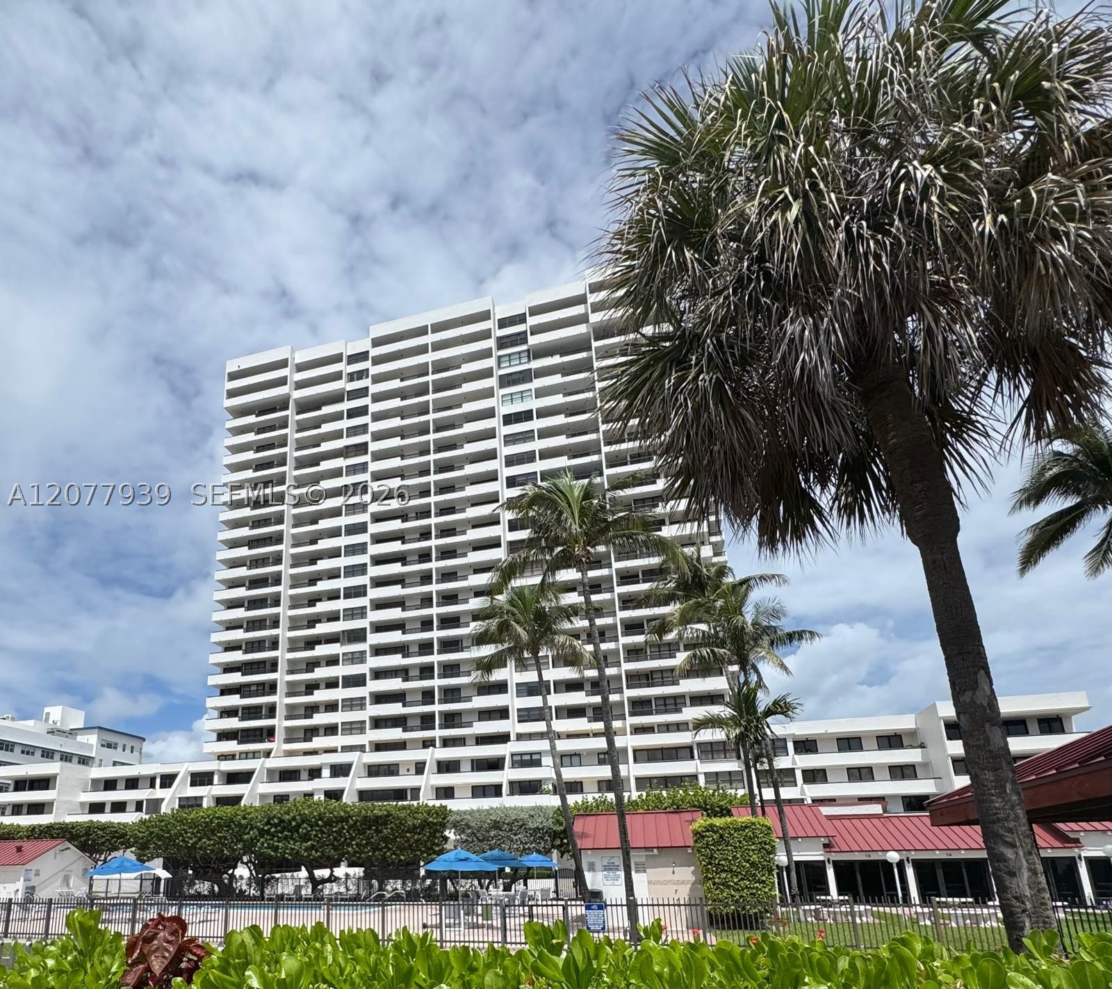 2555 Collins Ave Ph114 Property Photo 15