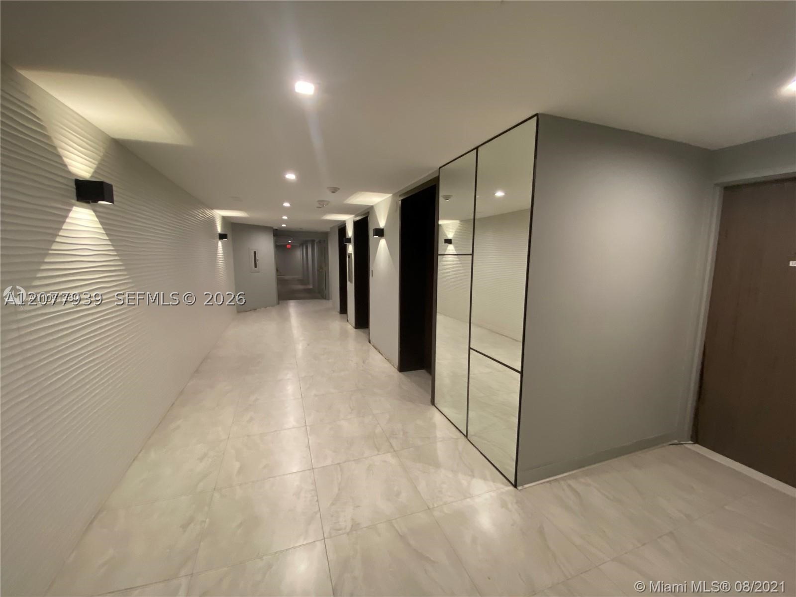 2555 Collins Ave Ph114 Property Photo 17