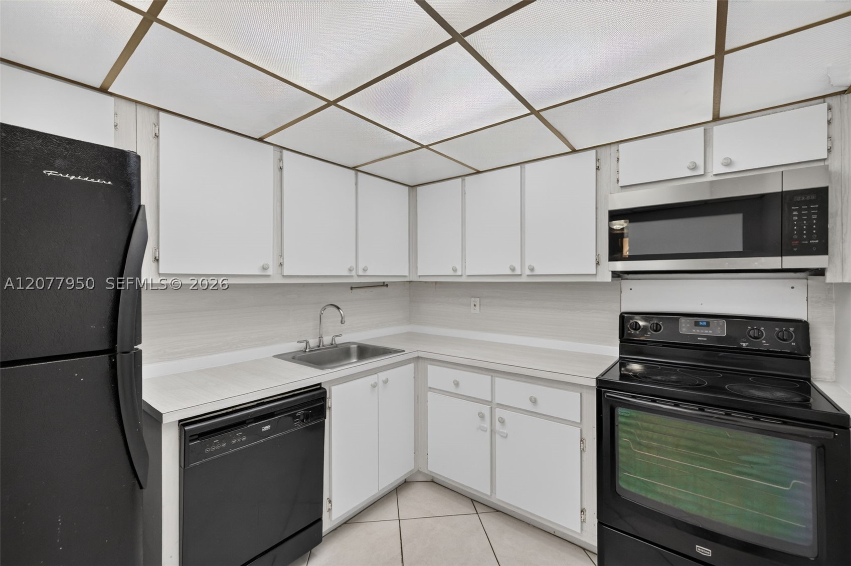 401 Golden Isles Dr 708 Property Photo 6
