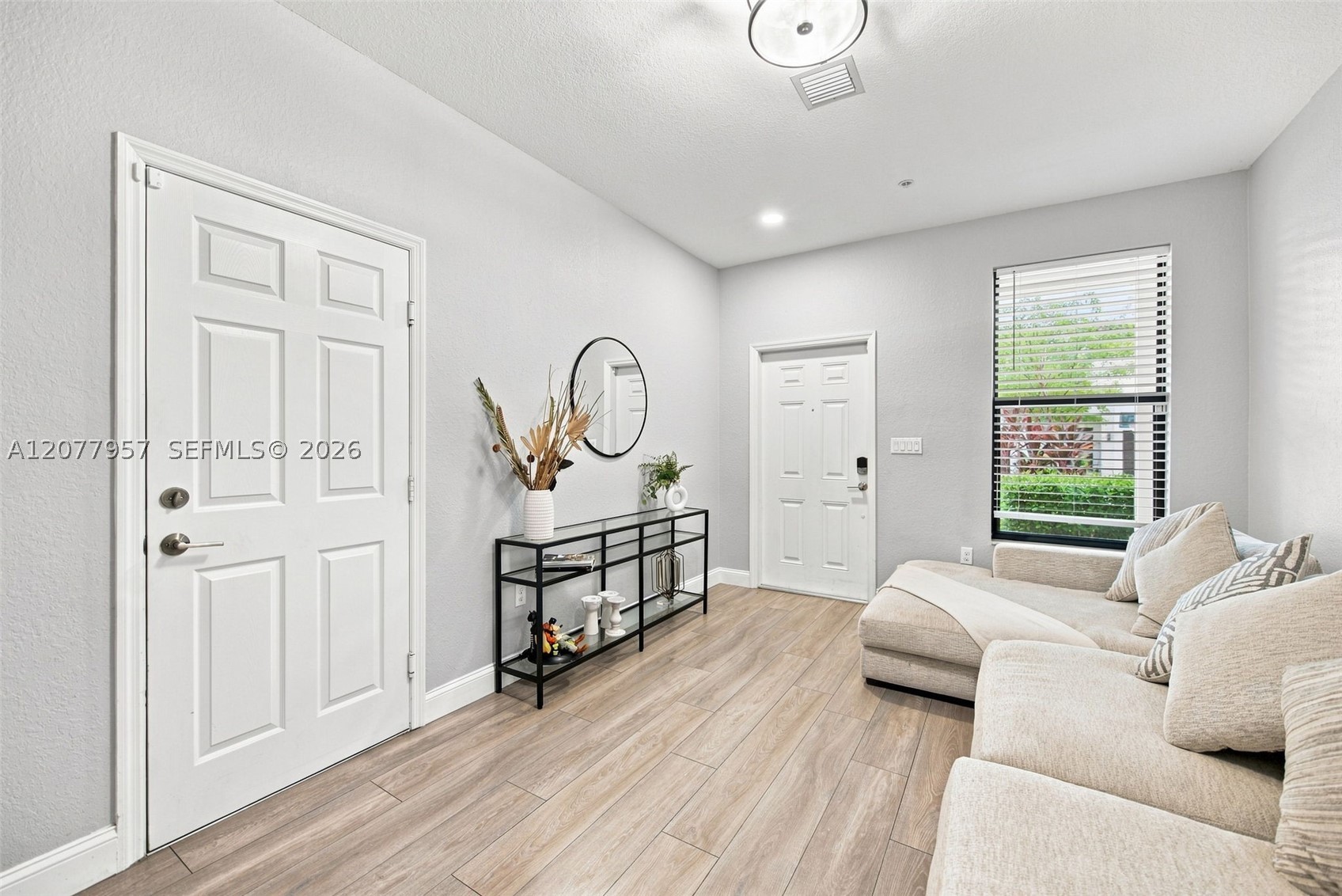 156 Sw 185th Way Property Photo 2